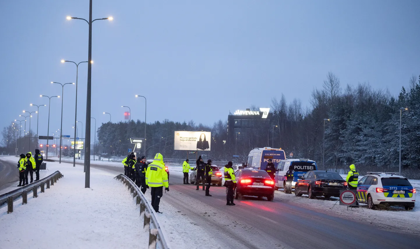 Uue aasta esimese päeva hommikul tegi politsei- ja piirivalveamet puhumisreidi Tallinnas Järvevana teel. Autojuhtide seas oli nii mõnigi patune.