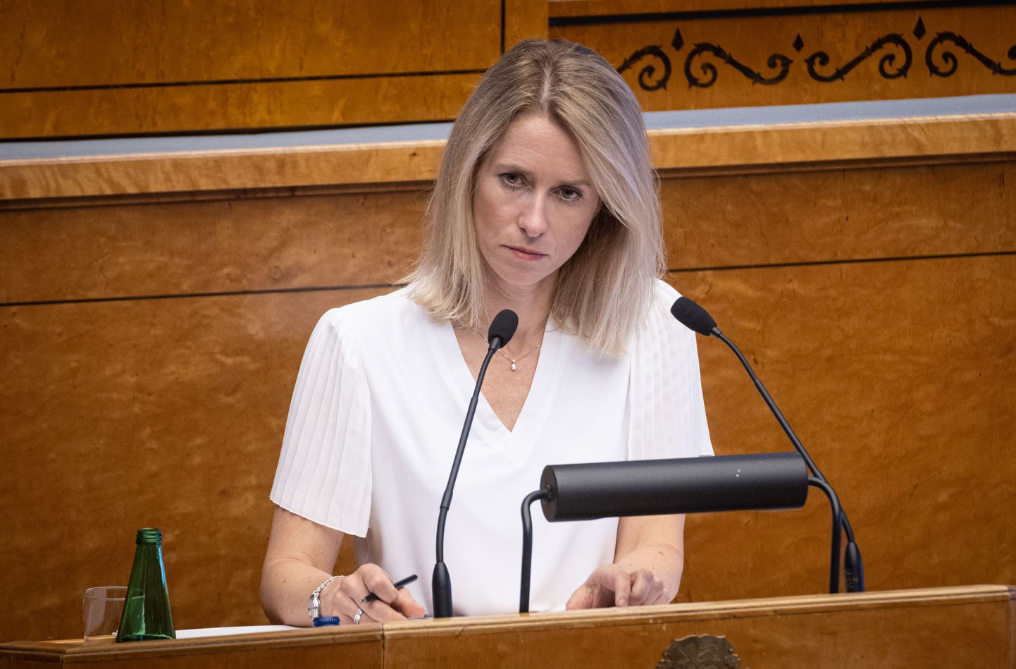 Speaking in parliament's question time, Estonian Prime Minister Kaja Kallas said that revoking the voting rights of Russian and Belarusian citizens will take time because it requires amending the Constitution.