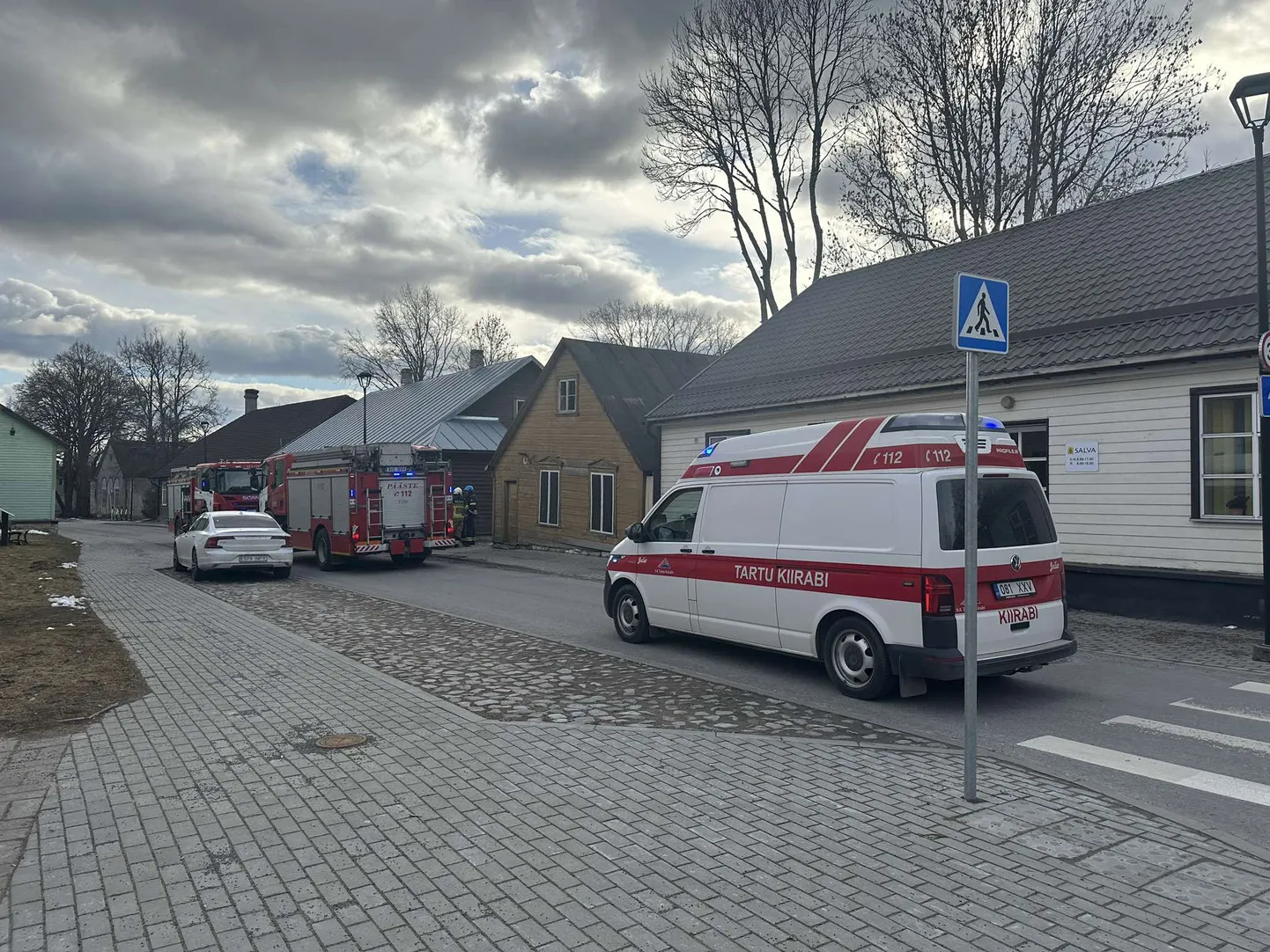 Toidukõrbemine Paides pIkal tänaval tõi kohale hulga operatiivtehnikat.