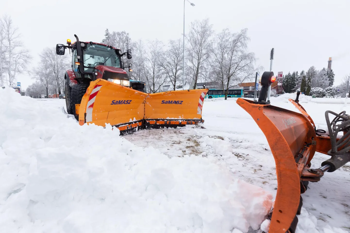 Lumesahad neljapäeva hommikul Viljandis Männimäel.
