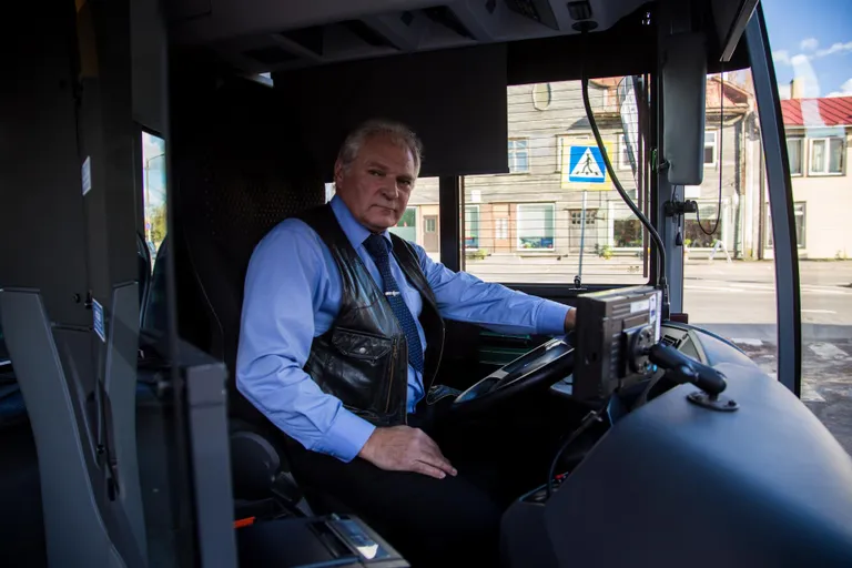 Koolilast aidates graafikust poolteist minutit maha jäänud bussijuhi Igor Ivantšikovi sõnutsi poleks niisuguses olukorras olnud probleem seegi, kui aega kulunuks rohkem.