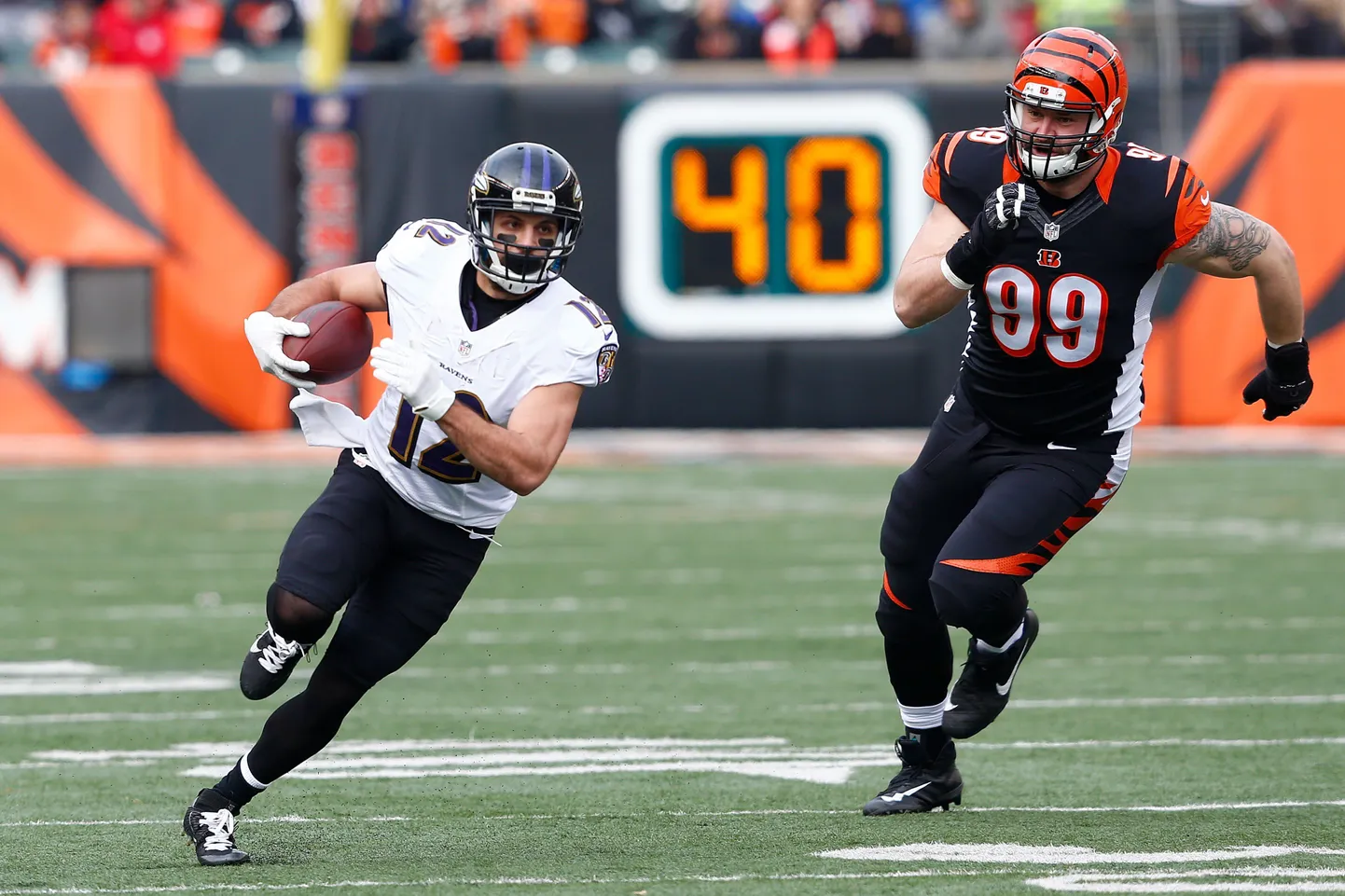 Margus Hunt (paremal) Cincinnati Bengalsi särgis.