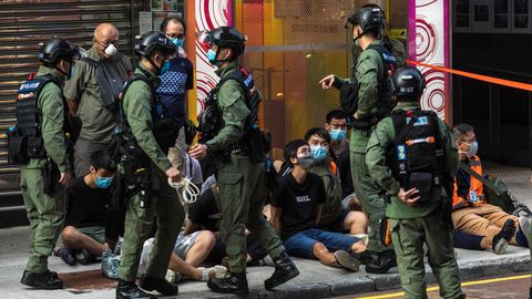 Hongkongi politsei vahistas vägivaldselt 12-aastase tüdruku