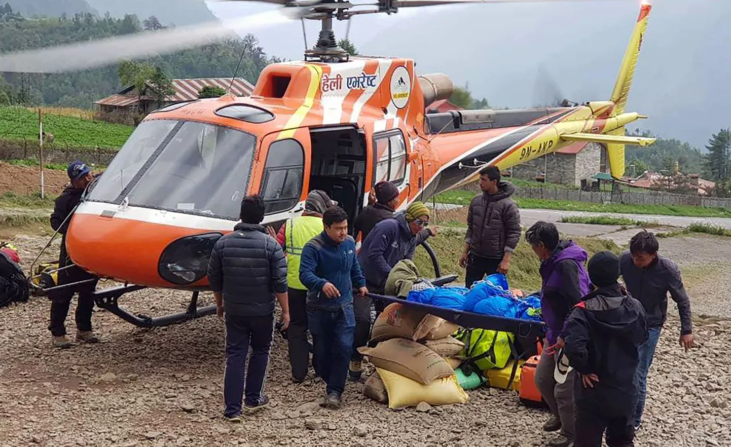 Nepali päästeteenistus.