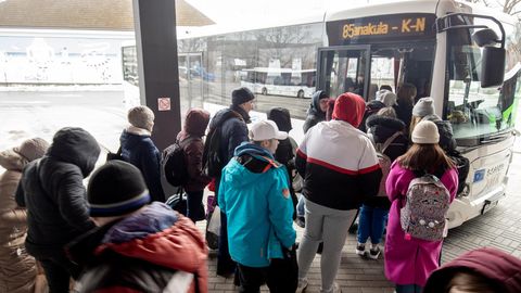 Tasulisele ühistranspordile üleminek ei tõsta Pärnumaal pileti hinda
