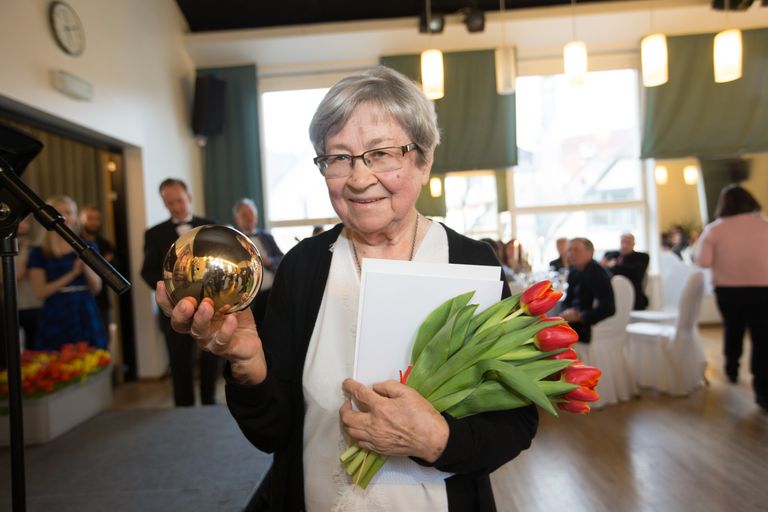 Presentation of the literary awards of the Estonian Cultural Endowment. Aino Pervik.