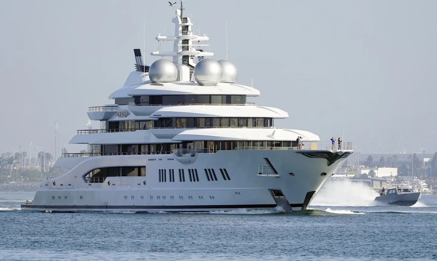 Суперяхта Amadea