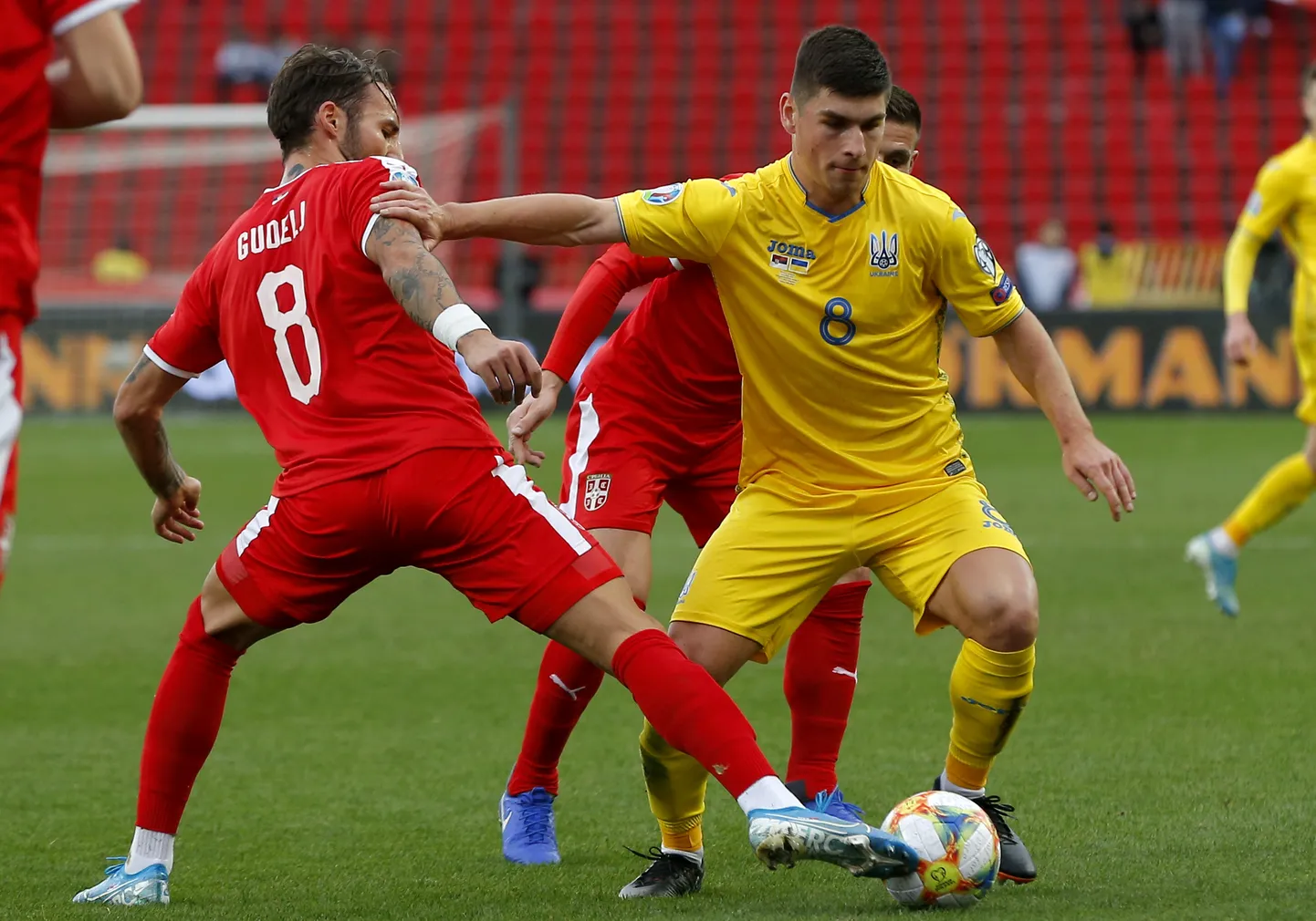 Ruslan Malinovski (paremal) Ukraina koondist esindamas.
