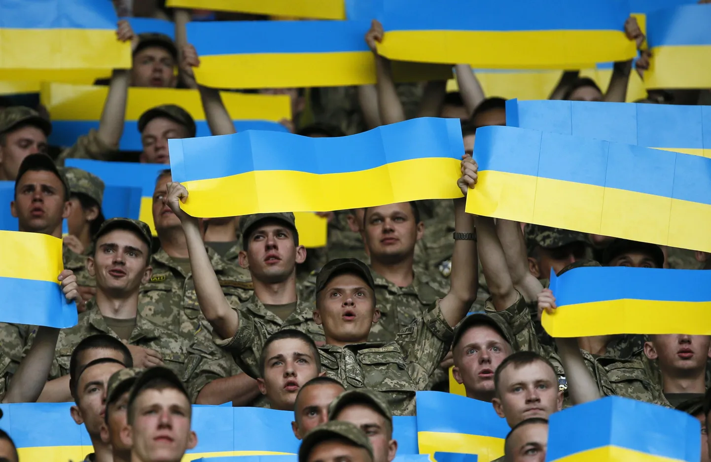 Ukraina sõdurid jalgpallimatšil Lvivis.