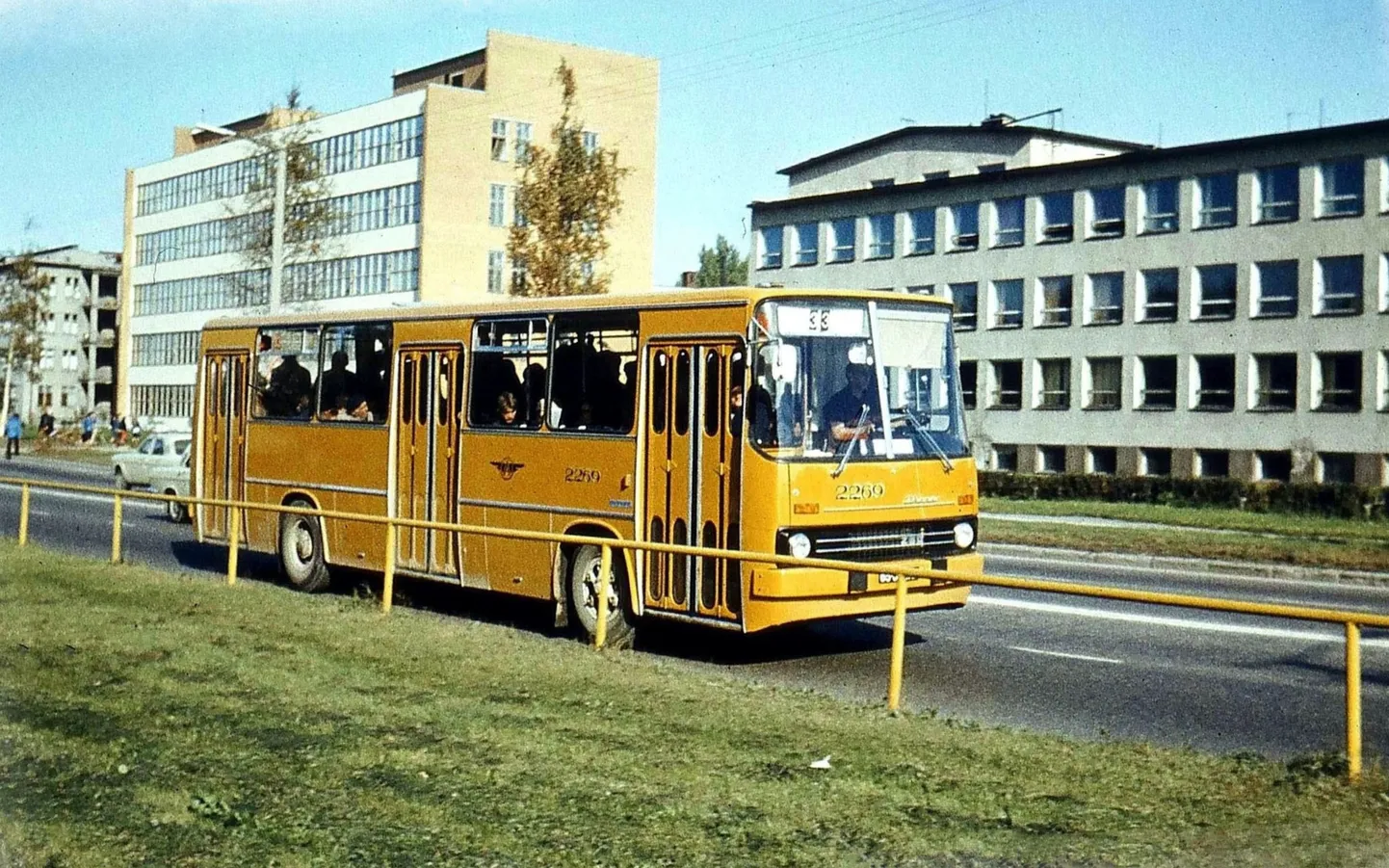 Orban on kui pildil Tallinnas sõitev väsinud Ikarus. Foto 1979