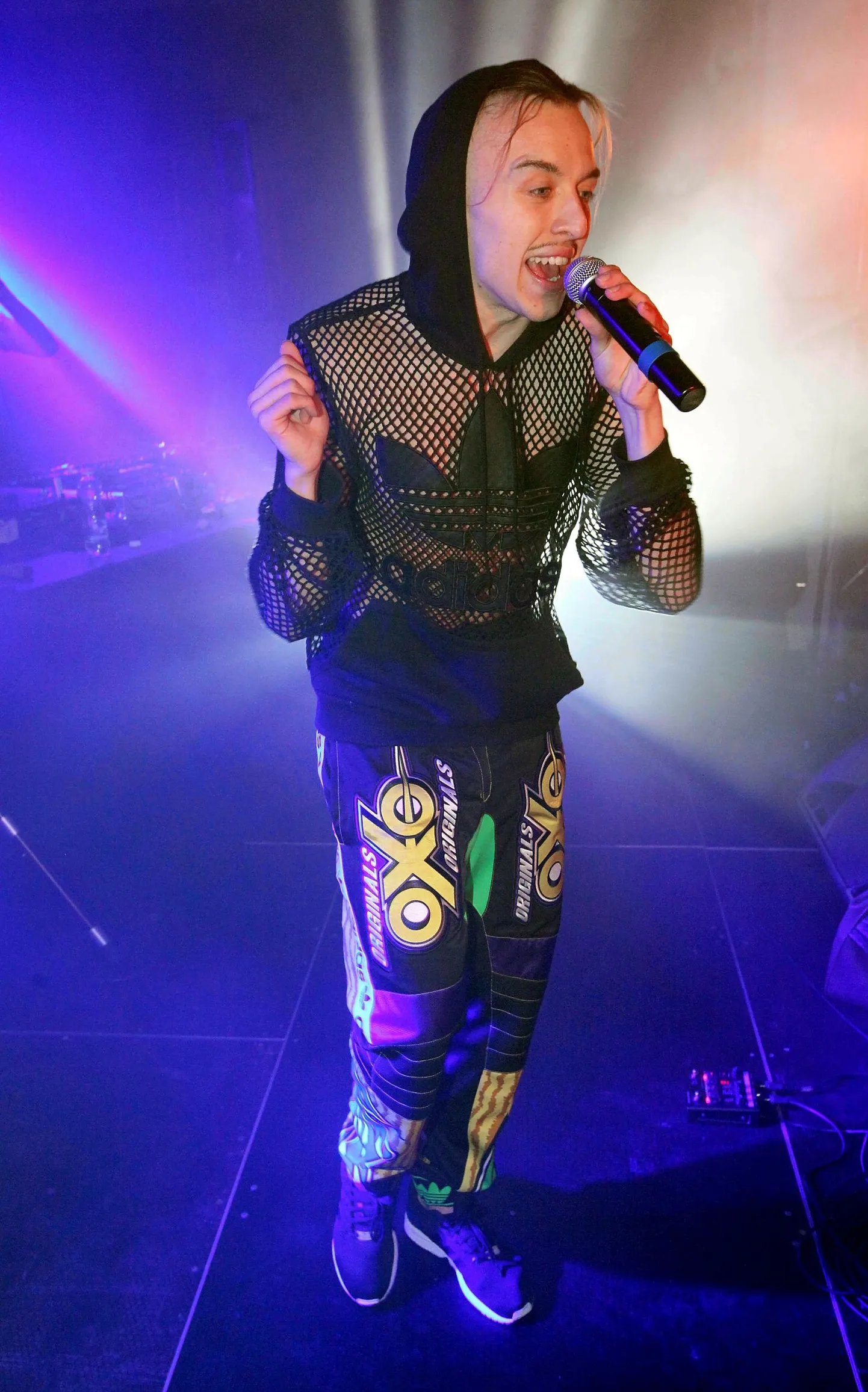 TOMMY CASH`I RAJU PLAADIESITLUS TELLISKIVI ROHELISES SAALIS