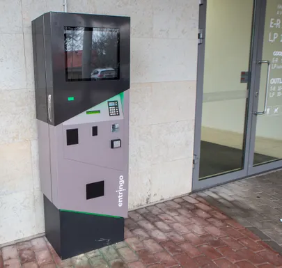 Saaremaa Kaubamaja parkla maksekiosk.