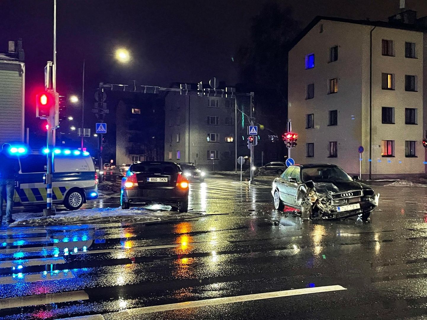 Pärnus sõitis Tallinna maantee ristmikul Audi Volvole külje pealt sisse.