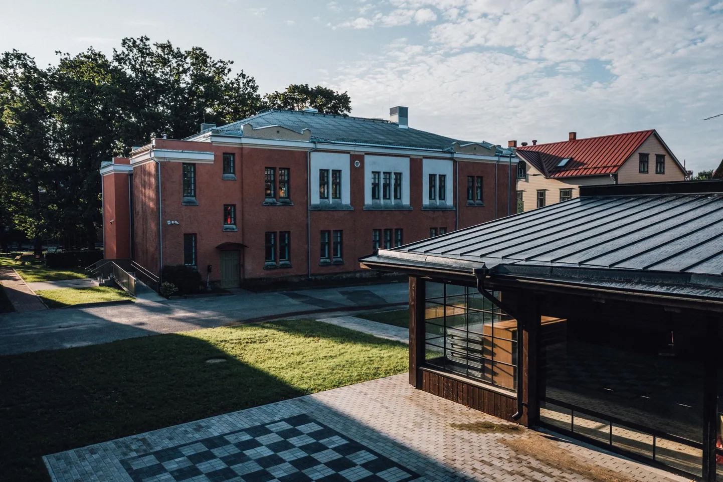 Viljandi huvikooli hoovis asuv õuesõppemaja kandideerib muinsuskaitseameti aastaauhinnale.