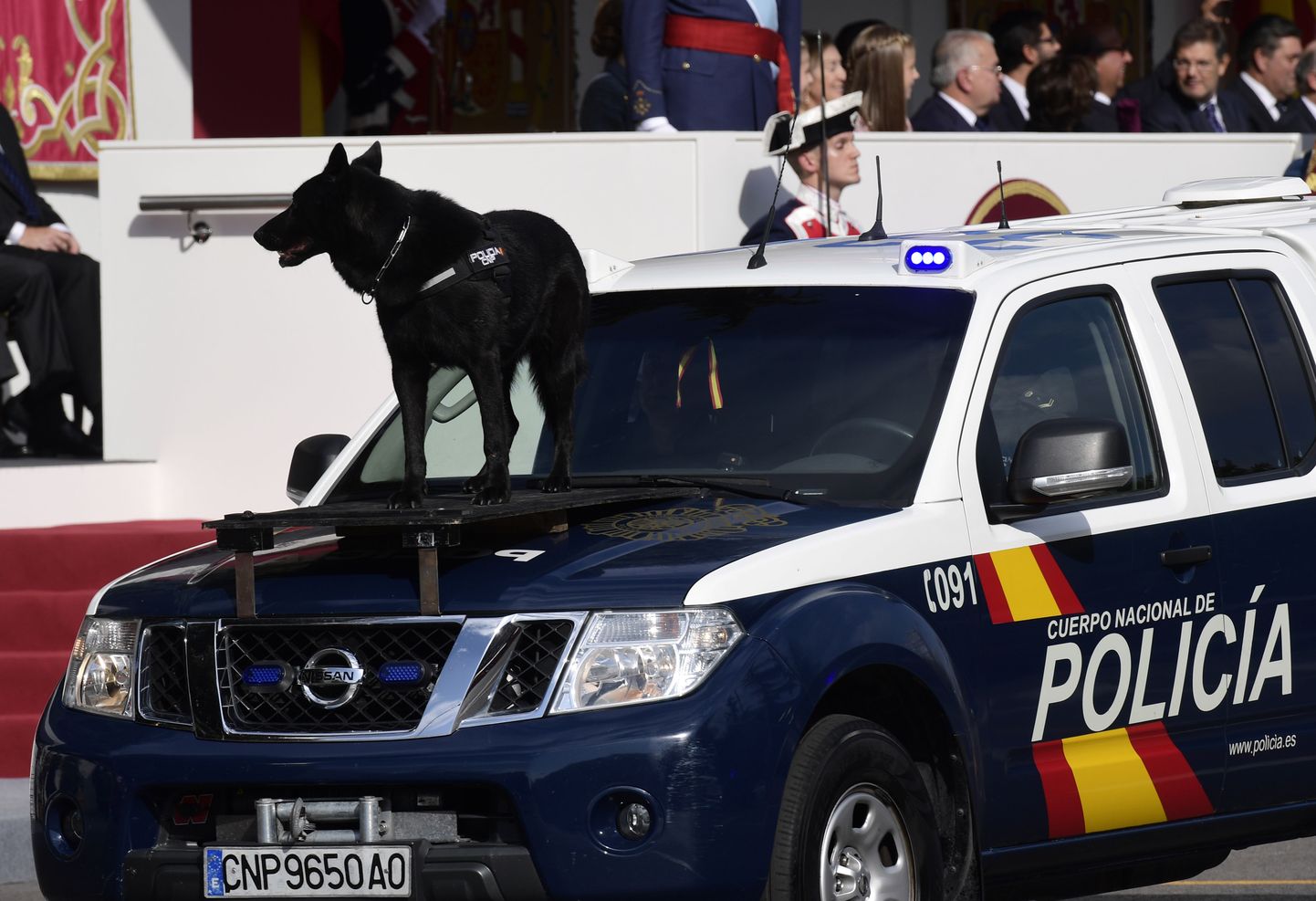 Politseikoer Madridis riigipäeva paraadil.