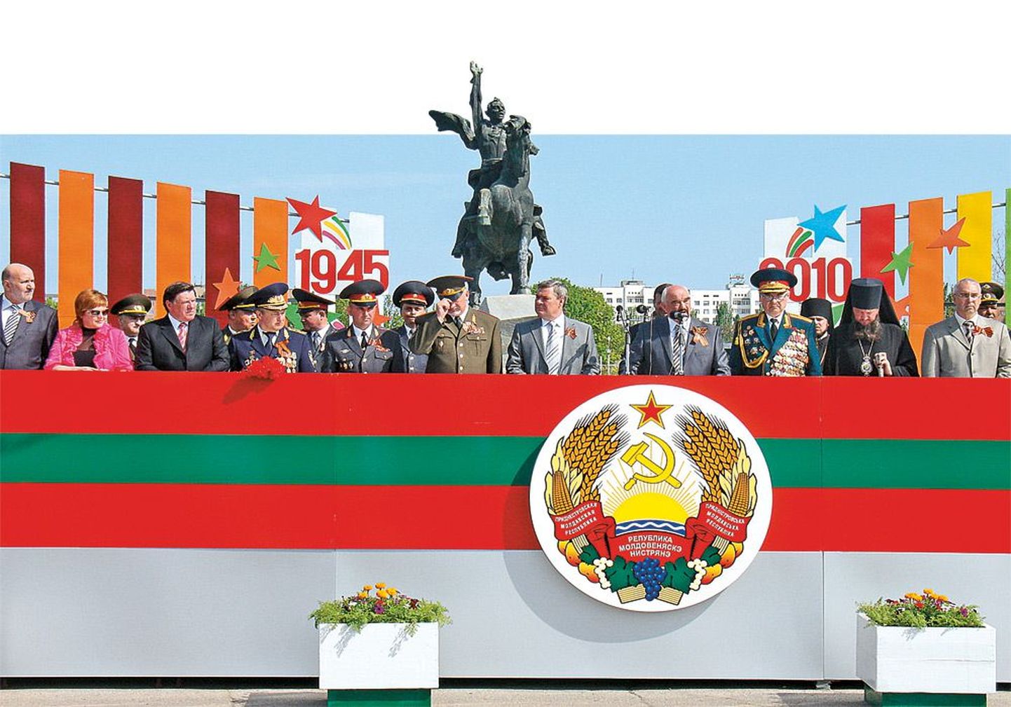 2010 год. Руководители Приднестровской Молдавской Республики отмечают 65-ю годовщину окончания Великой Отечественной войны и 20-ю годовщину республики.