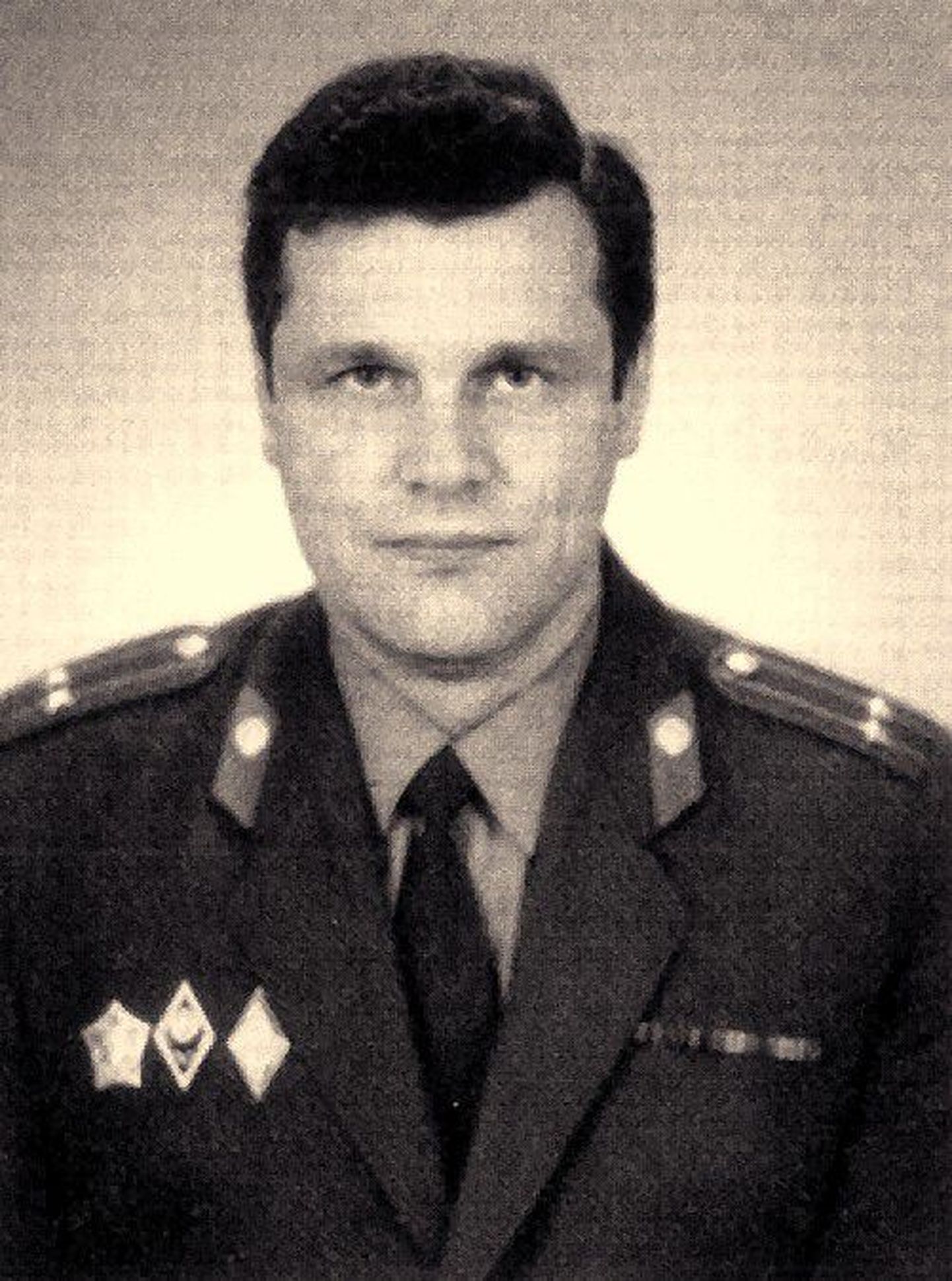 Начало карьеры: Херман Симм молодой милиционер и подполковник милиции.