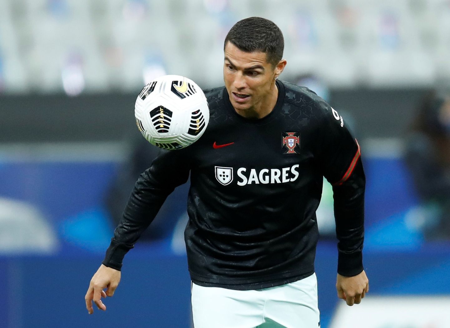Cristiano Ronaldo Portugali jalgpallikoondise dressis.