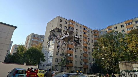 ФОТО ⟩ Взрыв в многоэтажке Бухареста: погибли несколько человек