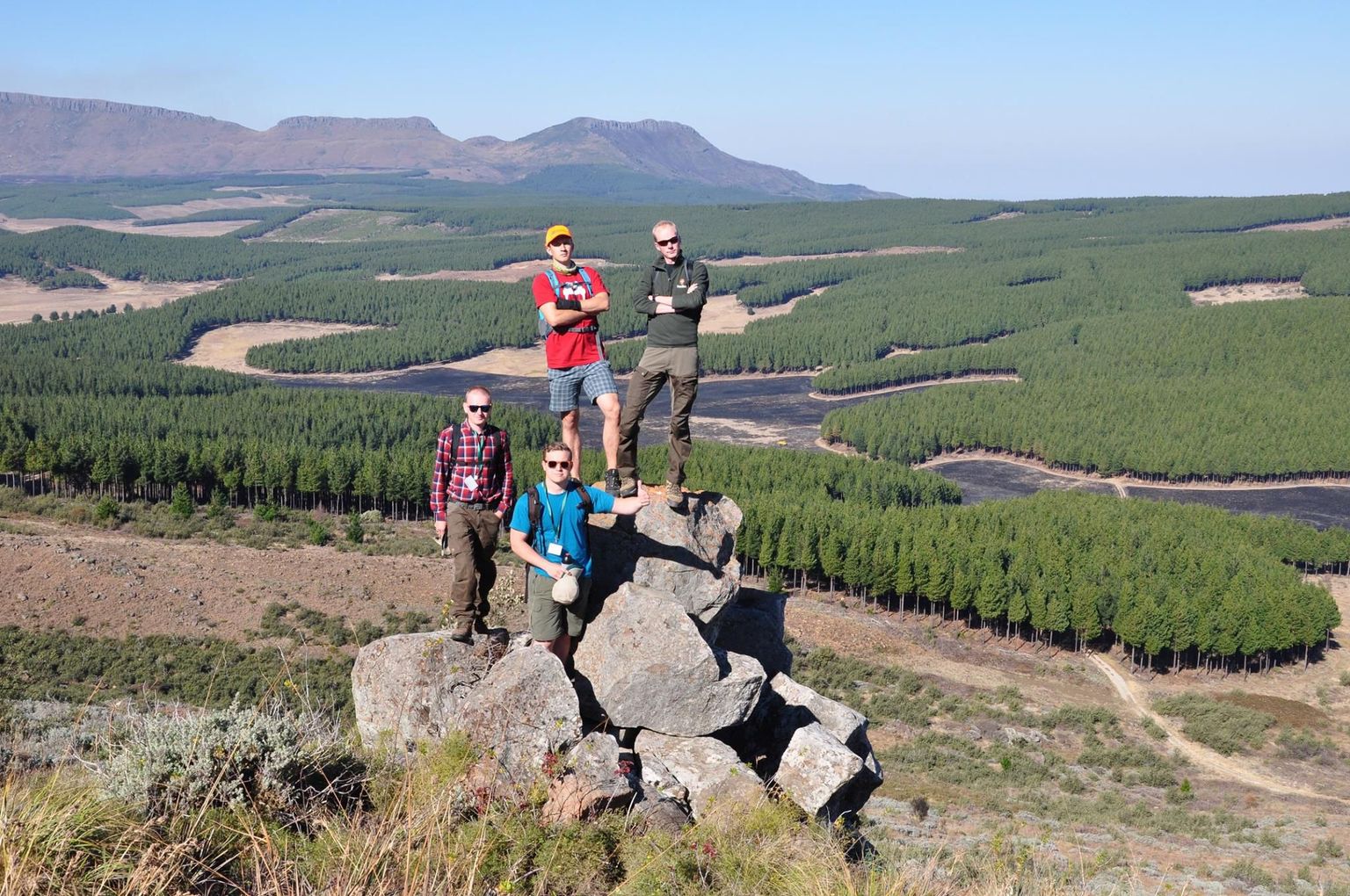 Neli Eesti Maaülikooli tudengit, nende hulgas Valga noormees Kristjan Sepp (kõige alumine esiplaanil) osalesid Lõuna-Aafrikas korraldatud rahvusvahelisel metsandustudengite sümpoosionil.