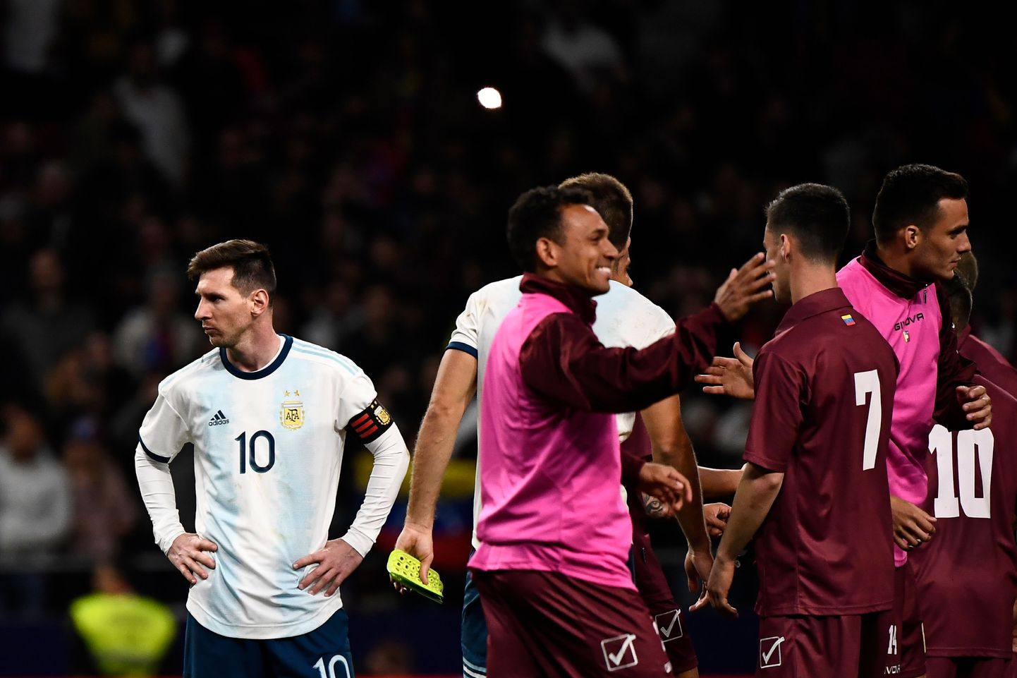 Argentina meeste jalgpallikoondise kaptenipaela kandnud Lionel Messi (vasakul) tagasitulek lõppes pettumust valmistavalt.