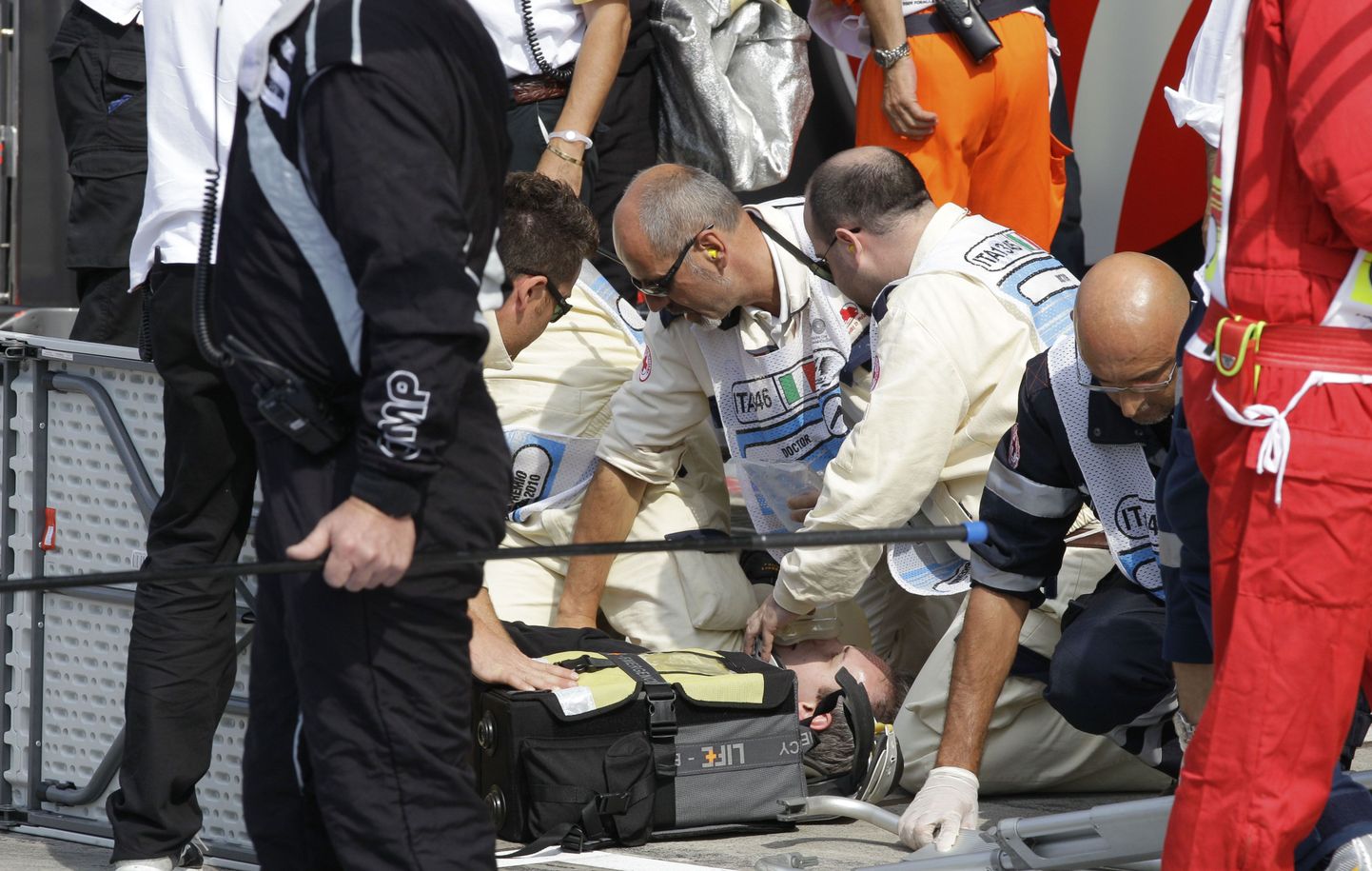 Hispania Racing Team'i mehaanik sai Sakon Yamamoto autolt löögi.