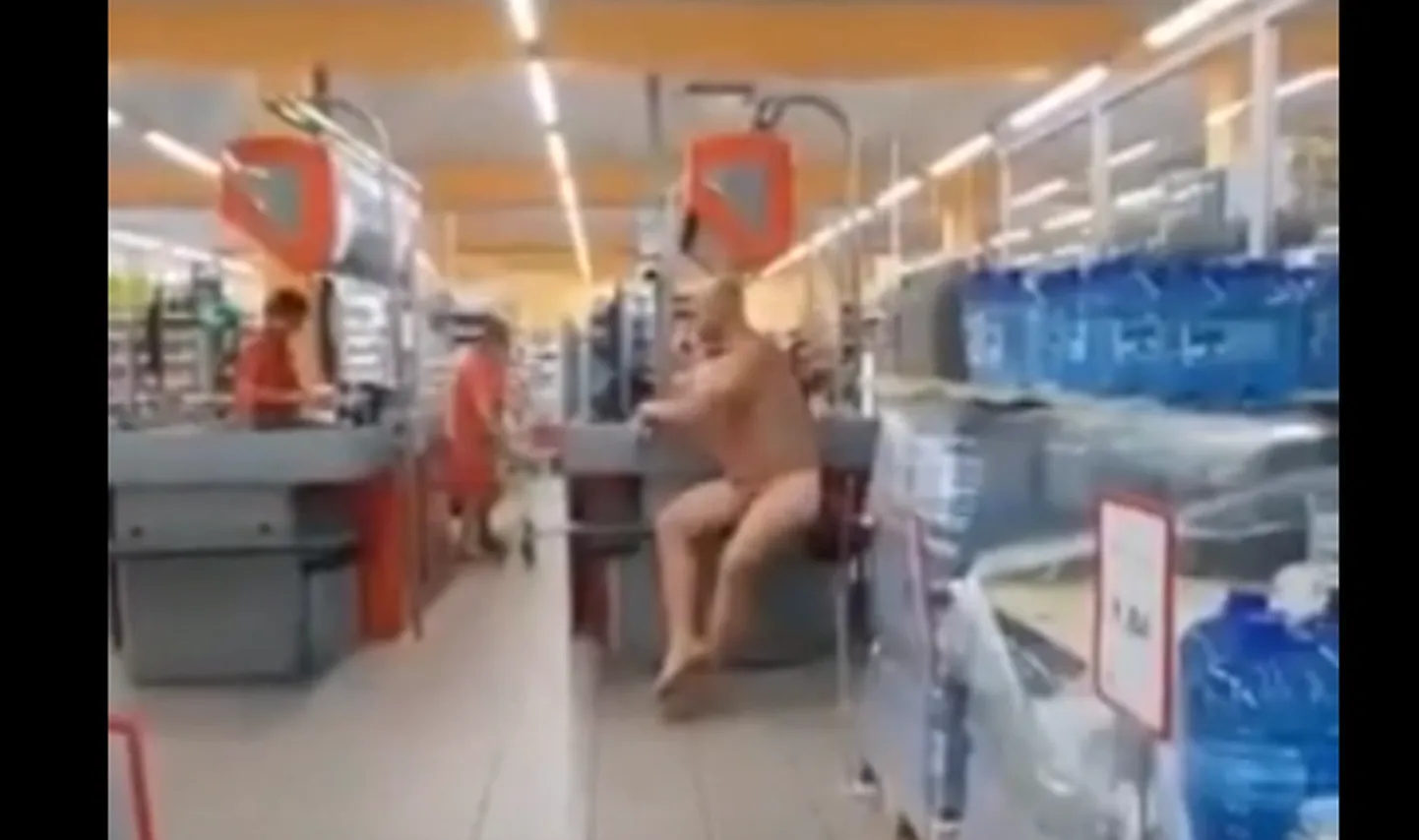 Grossi poodi külastas paljas mees.