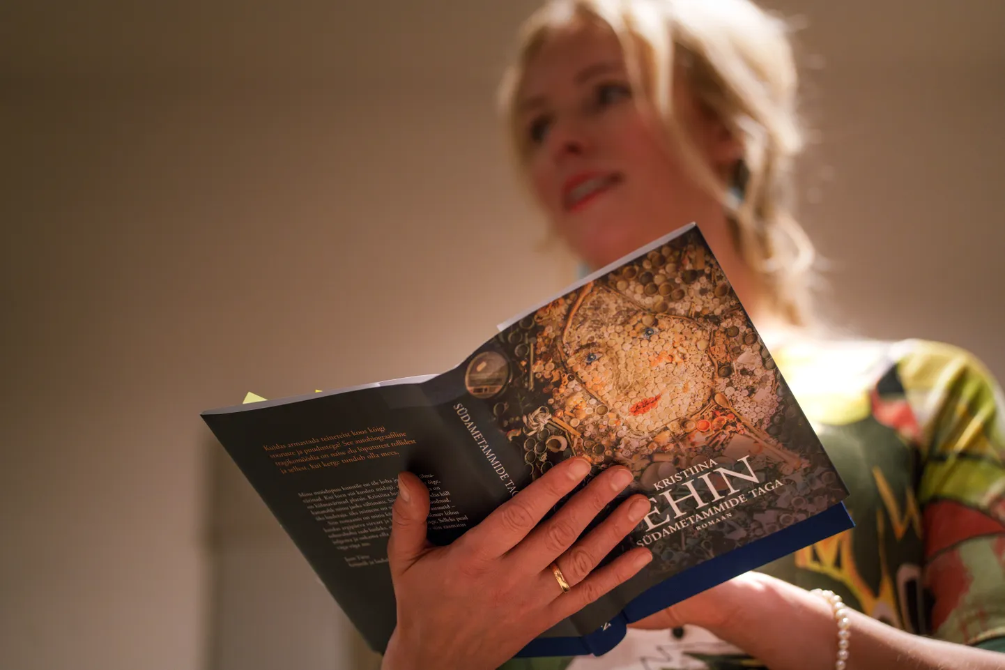 Kristiina Ehin raamatuga «Südametammide taga».