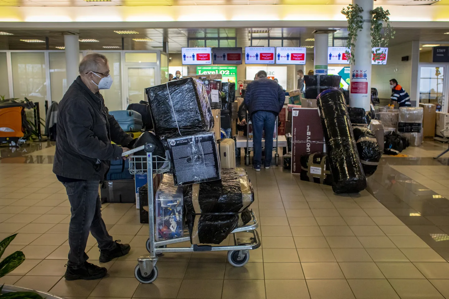Tšehhist väljasaadetud Vene diplomaadid lahkuvad erilennuga Moskvasse 19.aprillil 2021.