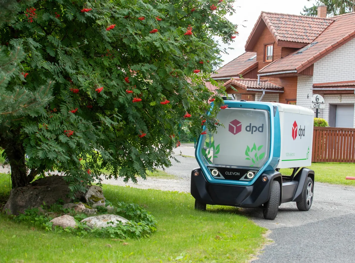 Veel mõned aastad tagasi köitis Viljandi linnatänavatel peaaegu iga päev pilku Clevoni isejuhtiv robotauto, kuid siis saabus vaikus ning nüüd on ameeriklased ettevõtte üle võtnud.