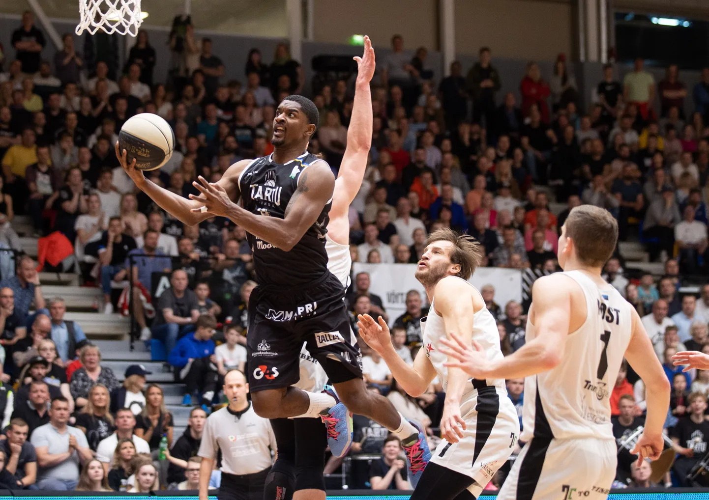 Braxton Huggins (palliga) teeb küll skoori, ent tiimikaaslased oleks samuti vaja kaasa tõmmata.