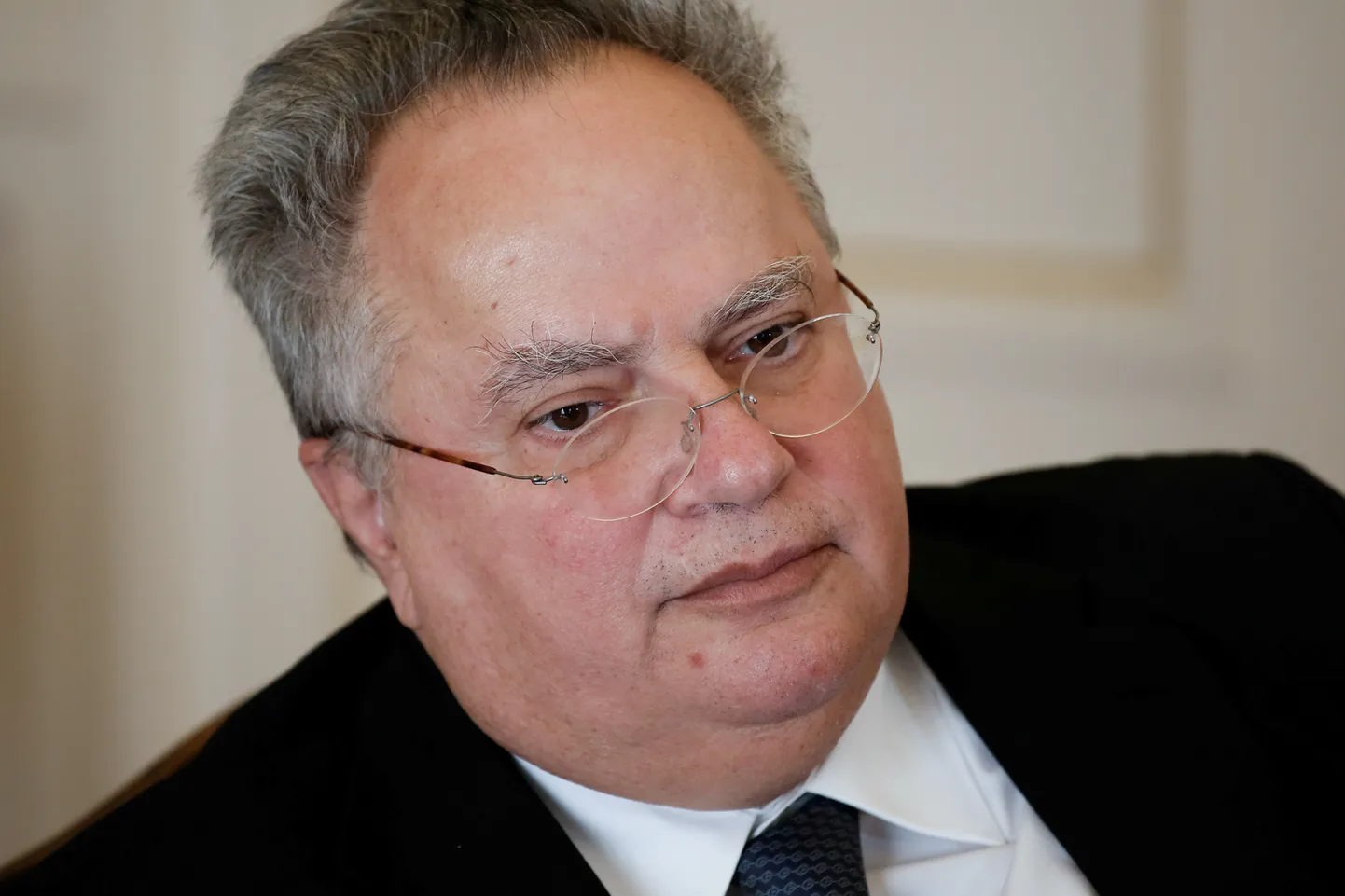 Kreeka välisminister Nikos Kotzías teatas täna tagasiastumisest.