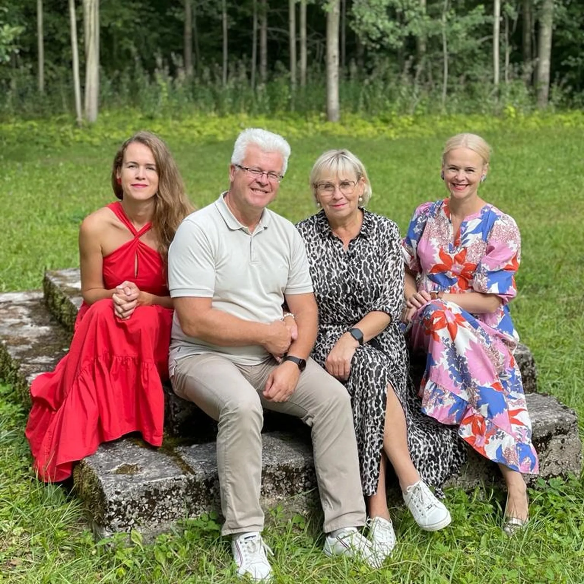 TÜTARDEGA: Kadri ja Kaia-Liisaga 40. pulma-aastapäeval.