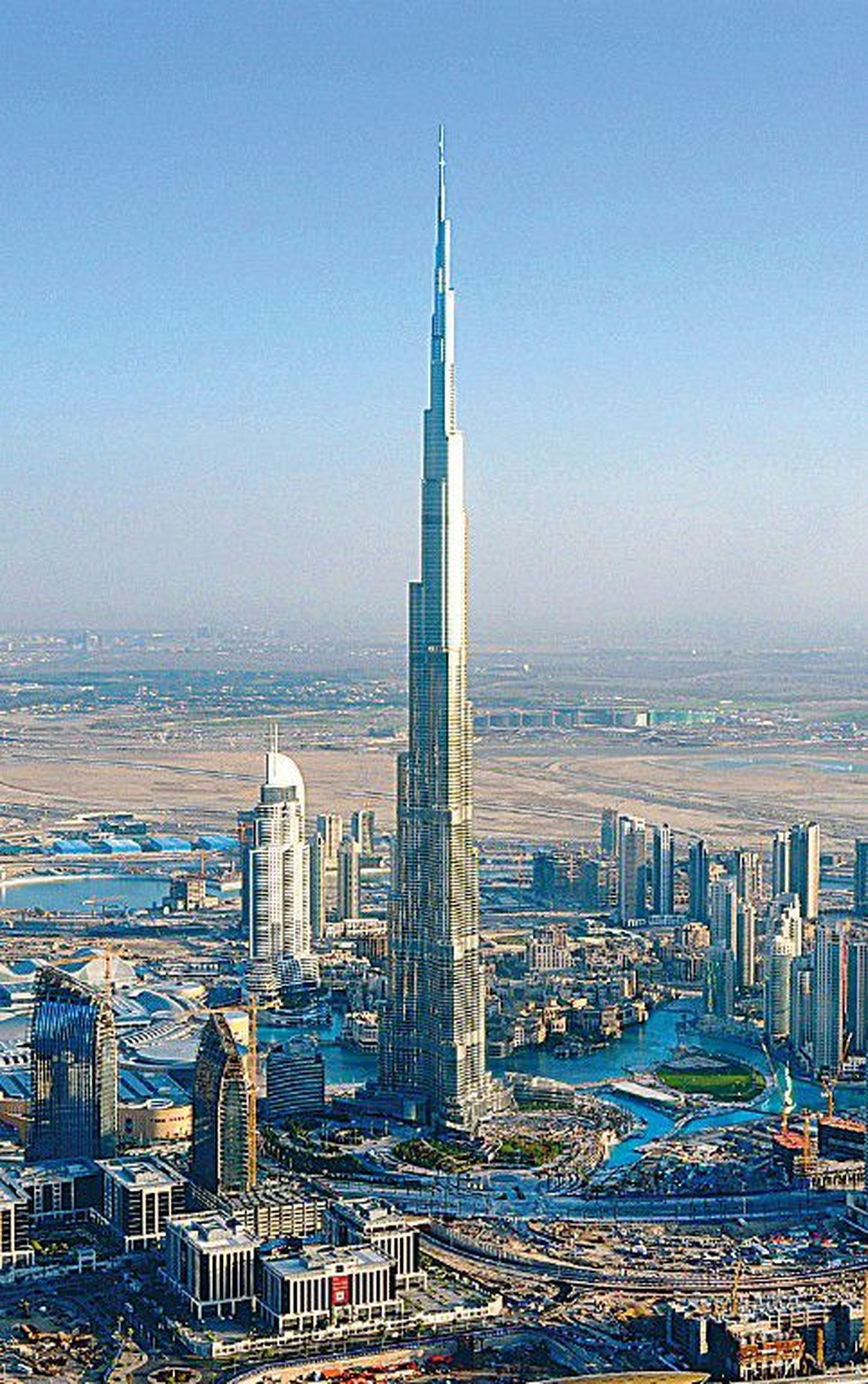 Это не подсказка! Вид на открывшийся вчера небоскреб Бурдж Дубай, который некоторые считают символом эпохи излишеств.