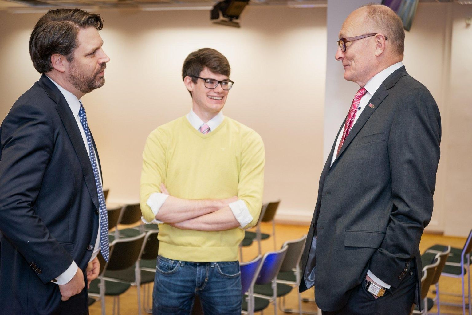 Vasakult: professor ja OGI projektijuht Robert Krimmer, vilepuhuja Keegan McBride ja TTÜ rektor Jaak Aaviksoo.