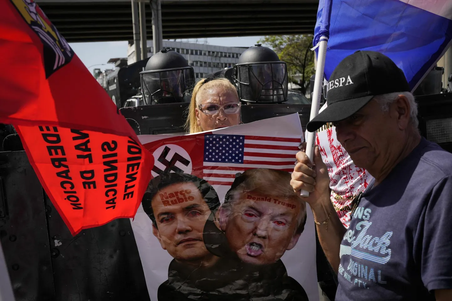 Kanali hõivamise ähvardustest nördinud protestijad avaldavad Panamá linna tänaval veebruari alguses meelt USA presidendi Donald Trumpi ja parasjagu Kesk-Ameerika riiki külastanud USA välisministri Marco Rubio vastu.