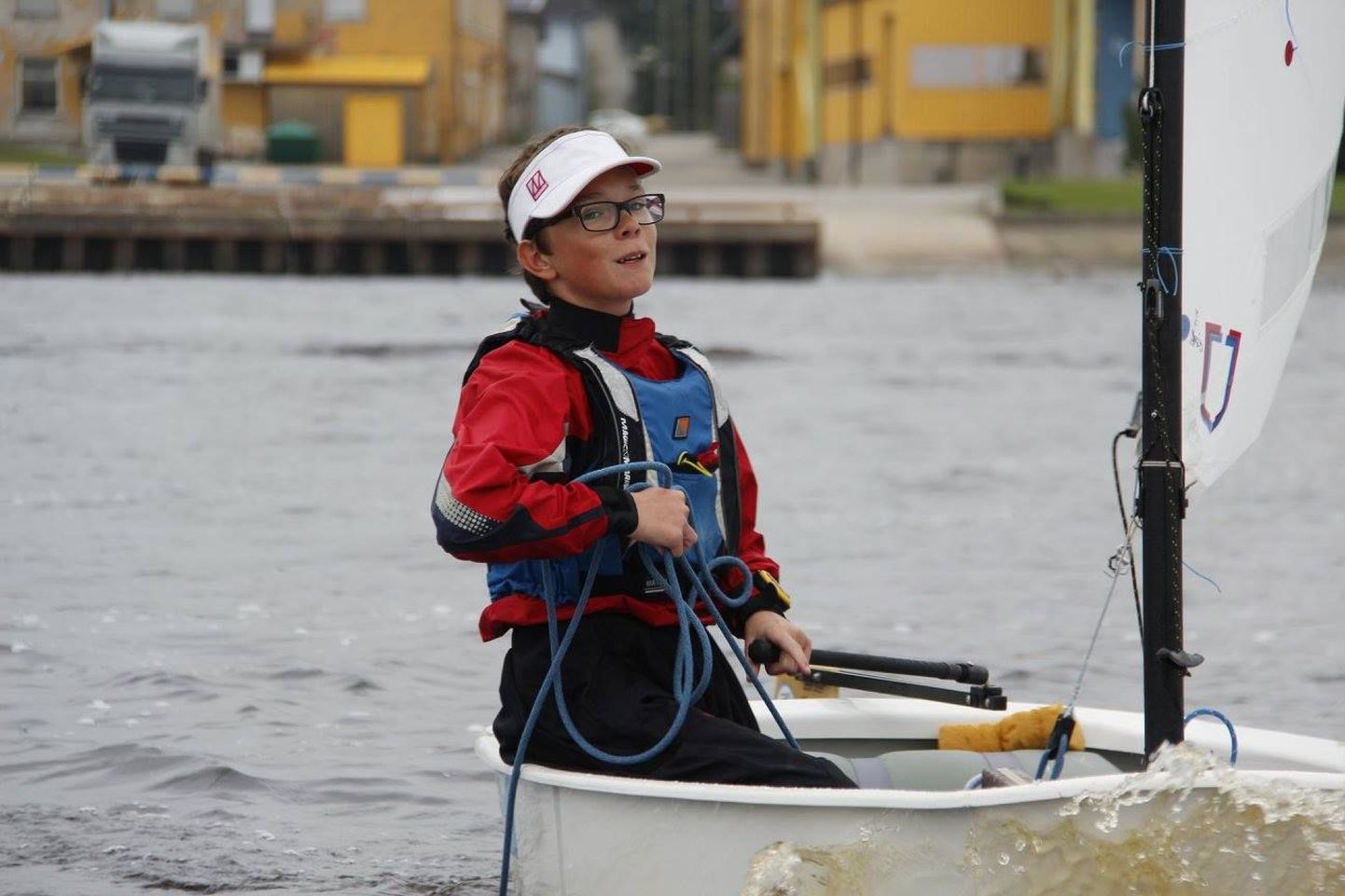 Läinud hooaja Eesti parim Optimisti klassi purjetaja Hendrik Holtsmann seilas aasta esimesel regatil Horvaatias pjedestaalile.