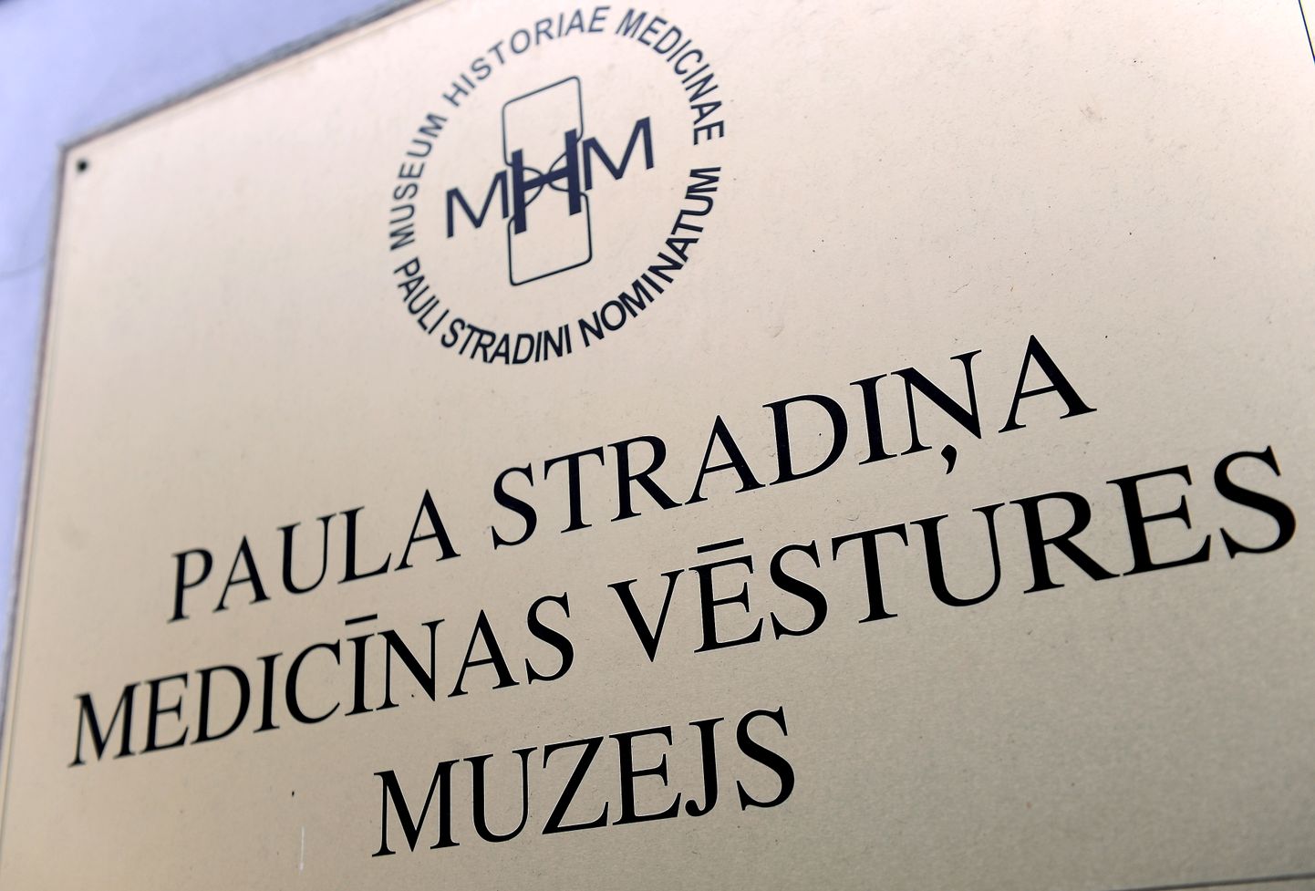 Plāksne pie Paula Stradiņa Medicīnas vēstures muzeja.