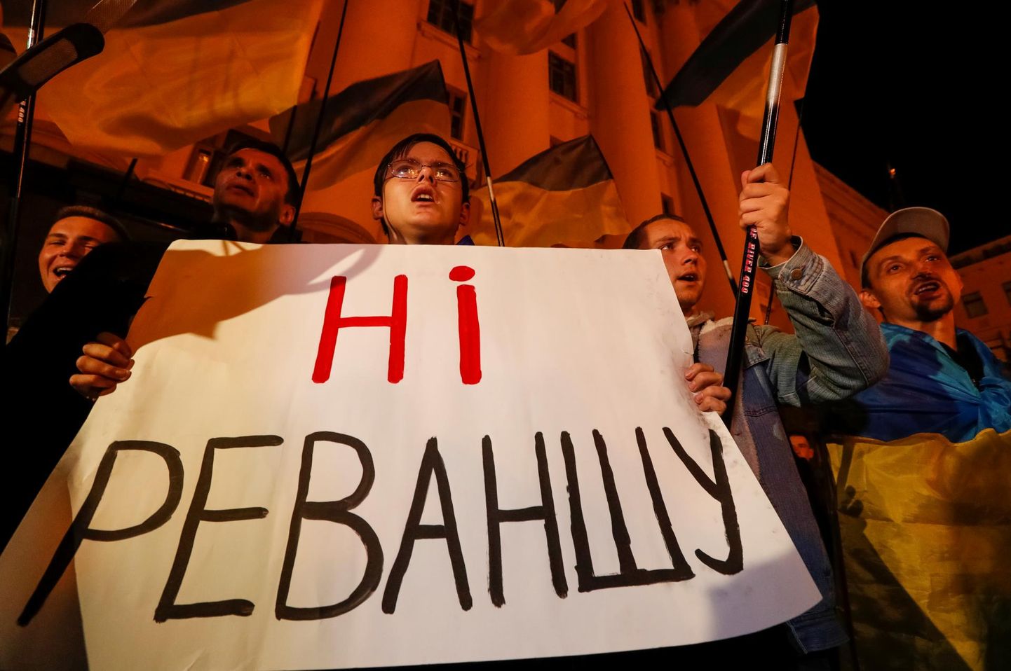 Ukraina presidendi nõustumine nn Steinmeieri valemiga tõi protestijad Kiievi tänavatele.