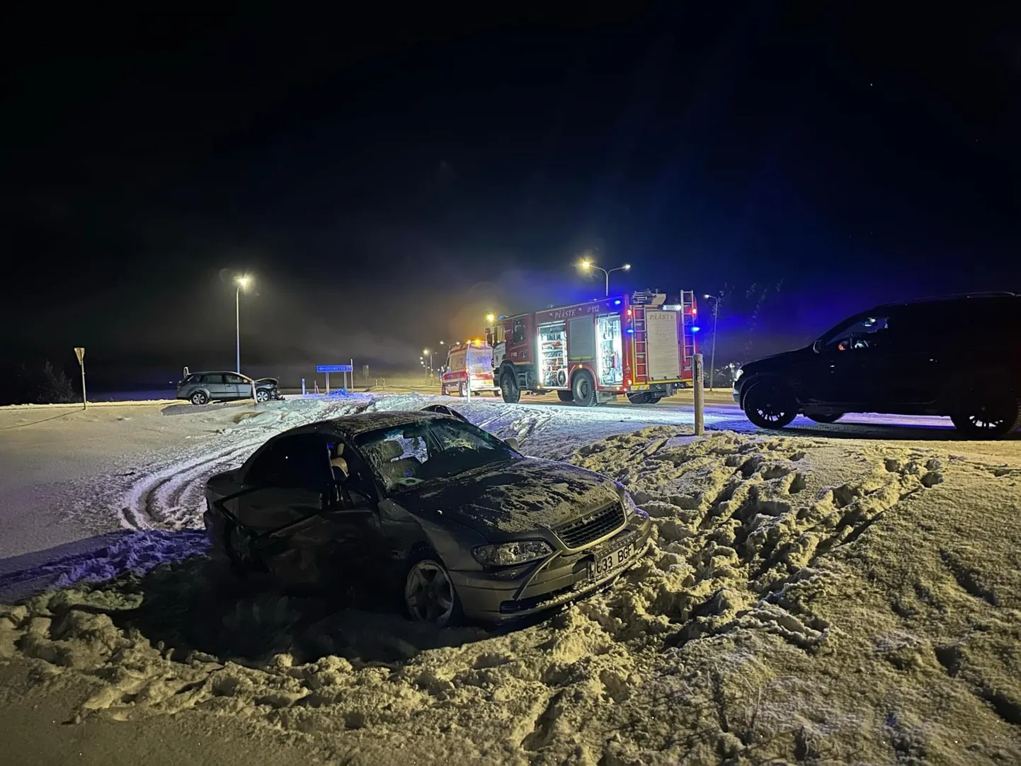 Opel paiskus saadud löögist teelt välja.