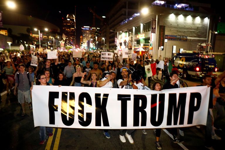 Protestijad üle USA vastvalitud president DOnald Trumpi vastu meelt avaldamas.