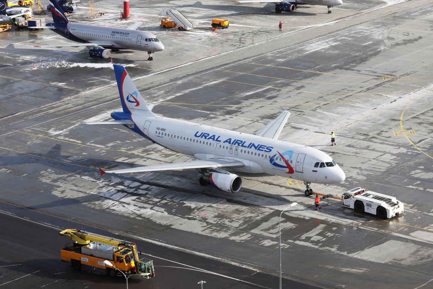 Lennufirma Ural Airlines lennuk tegi Bakuus hädamaandumise.
