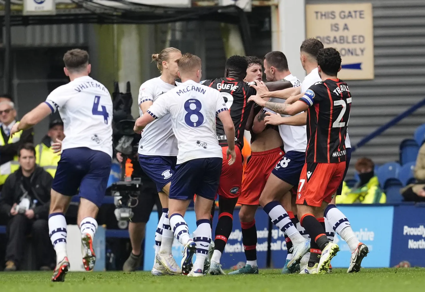Preston North End ja Blackburn Rovers mängisid väravateta viiki, kuid kohtumine oli väga tuline.