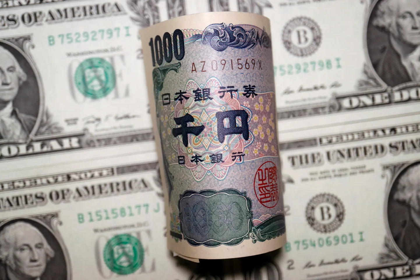 Jeen kukub hoogsalt USA dollari suhtes
