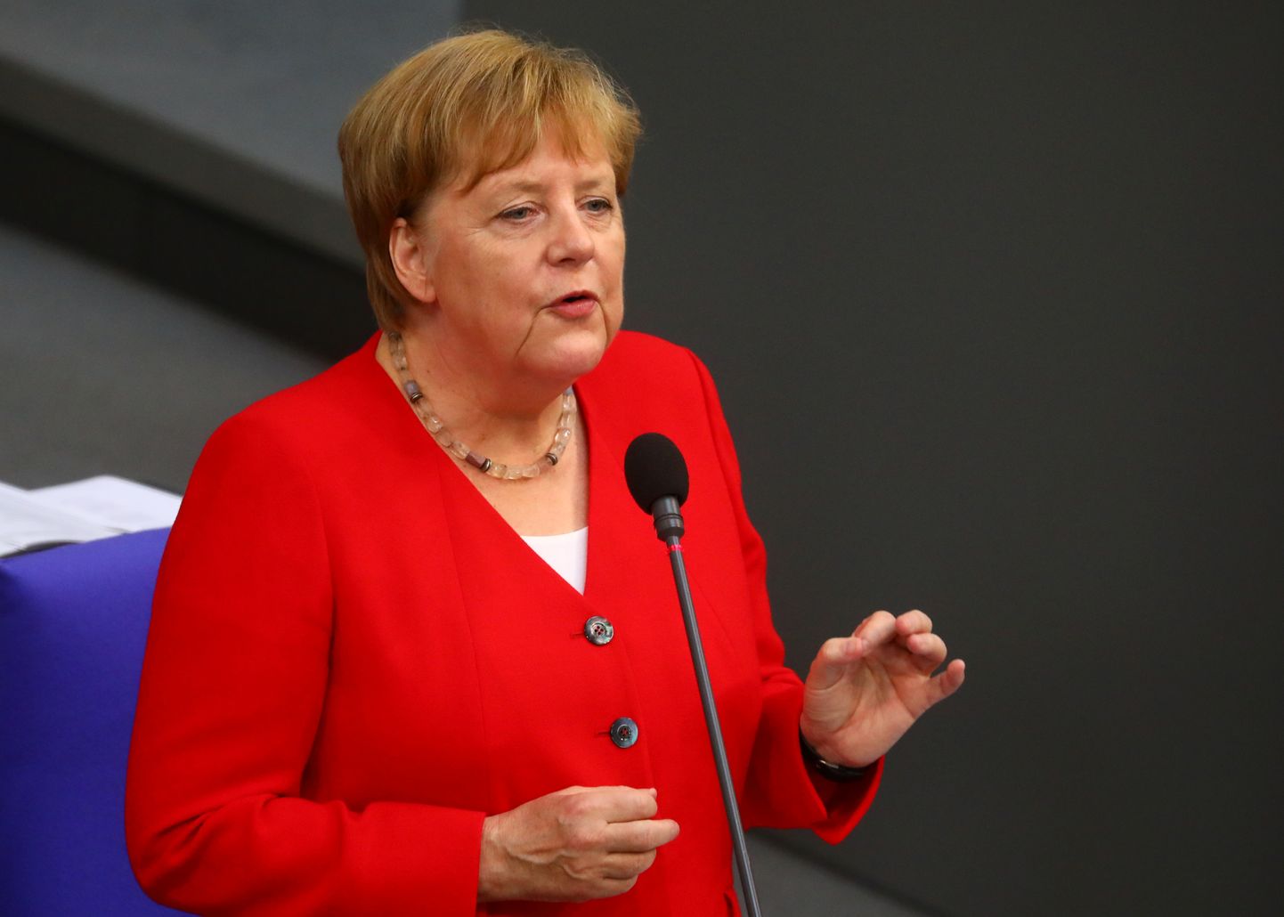 Saksa kantsler Angela Merkel kolmapäeval bundestagis parlamendisaadikute küsimustele vastamas.