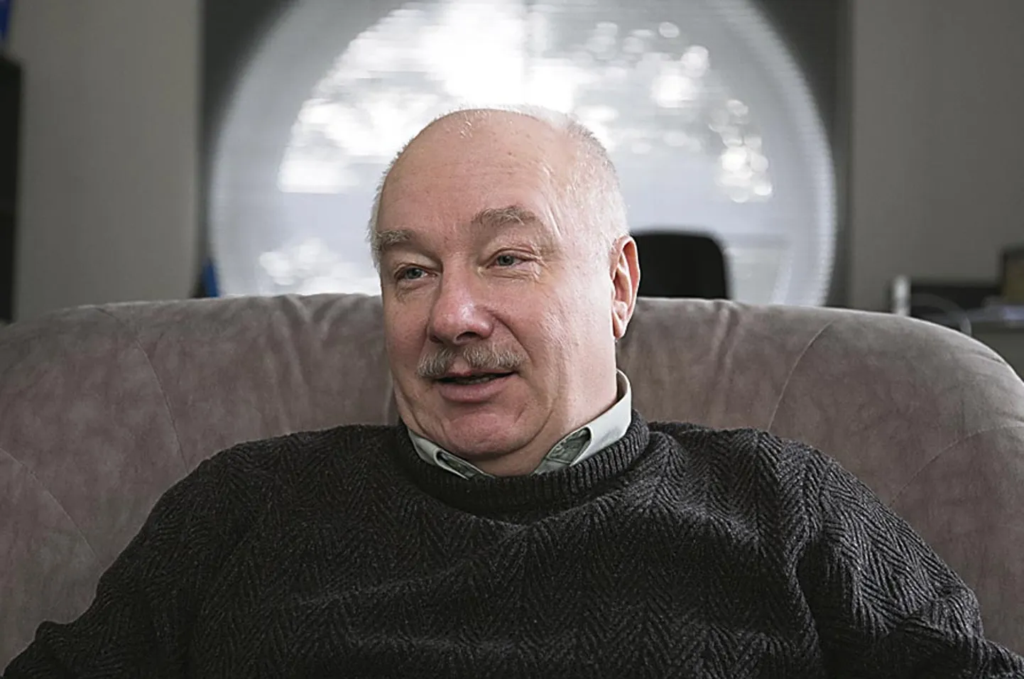 “Materjali sorteerimine on pooleli, see vallavanema lõpp on lähedal,” jätab Arno Peksar oma kabinetiga peagi hüvasti.