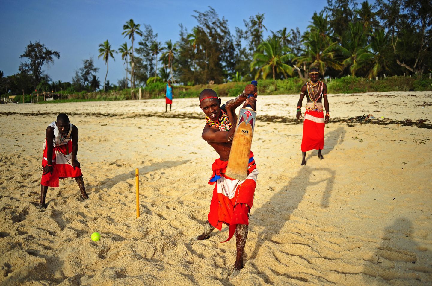 Masaid kriketit mängimas