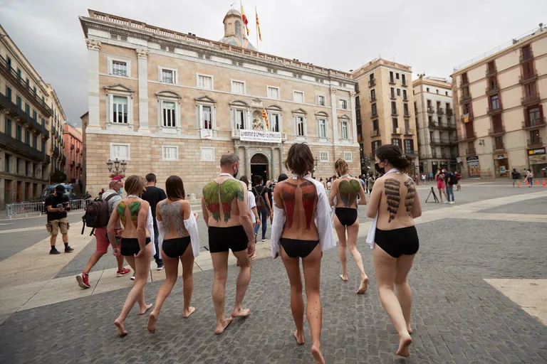 Poolpaljad protestijad Barcelona kesklinnas.
