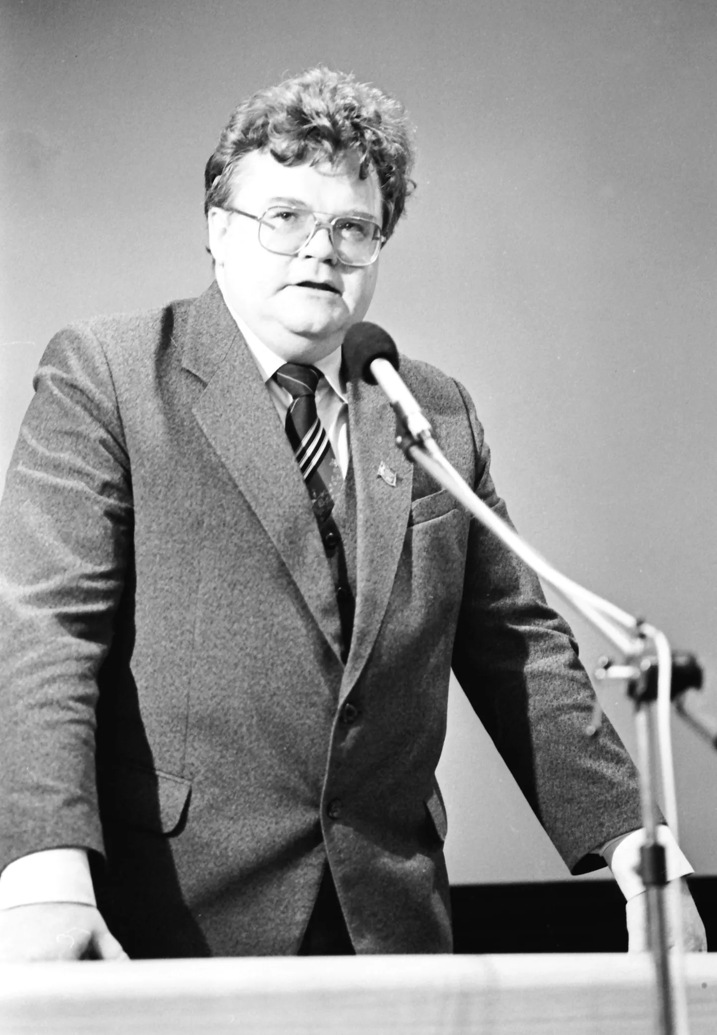 Edgar Savisaar Rahvarinde koosolekul Tallinna Tehnikaülikoolis
