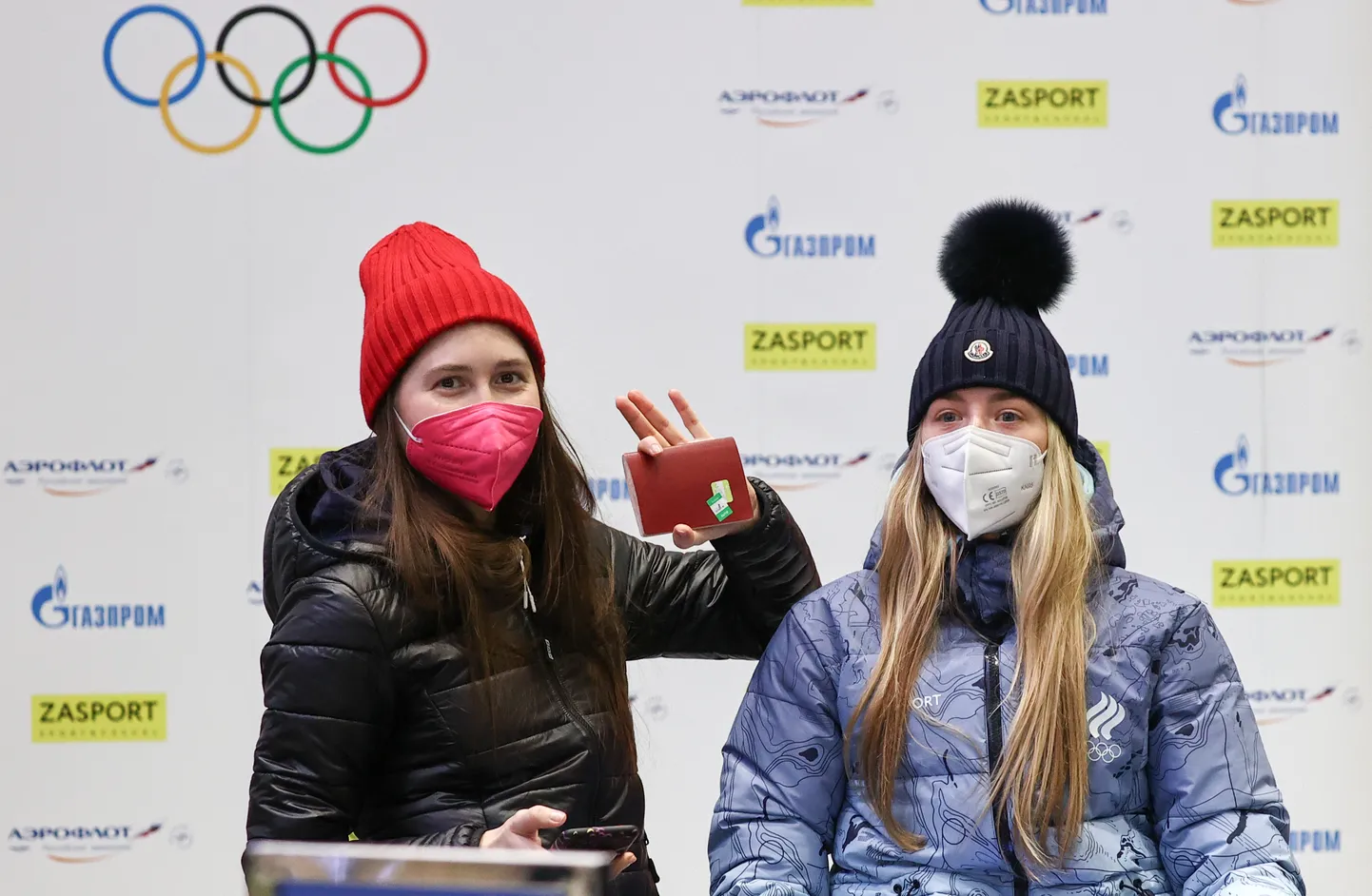Валерия Васнецова (слева) и Светлана Миронова перед рейсом на Зимнюю Олимпиаду 2022.